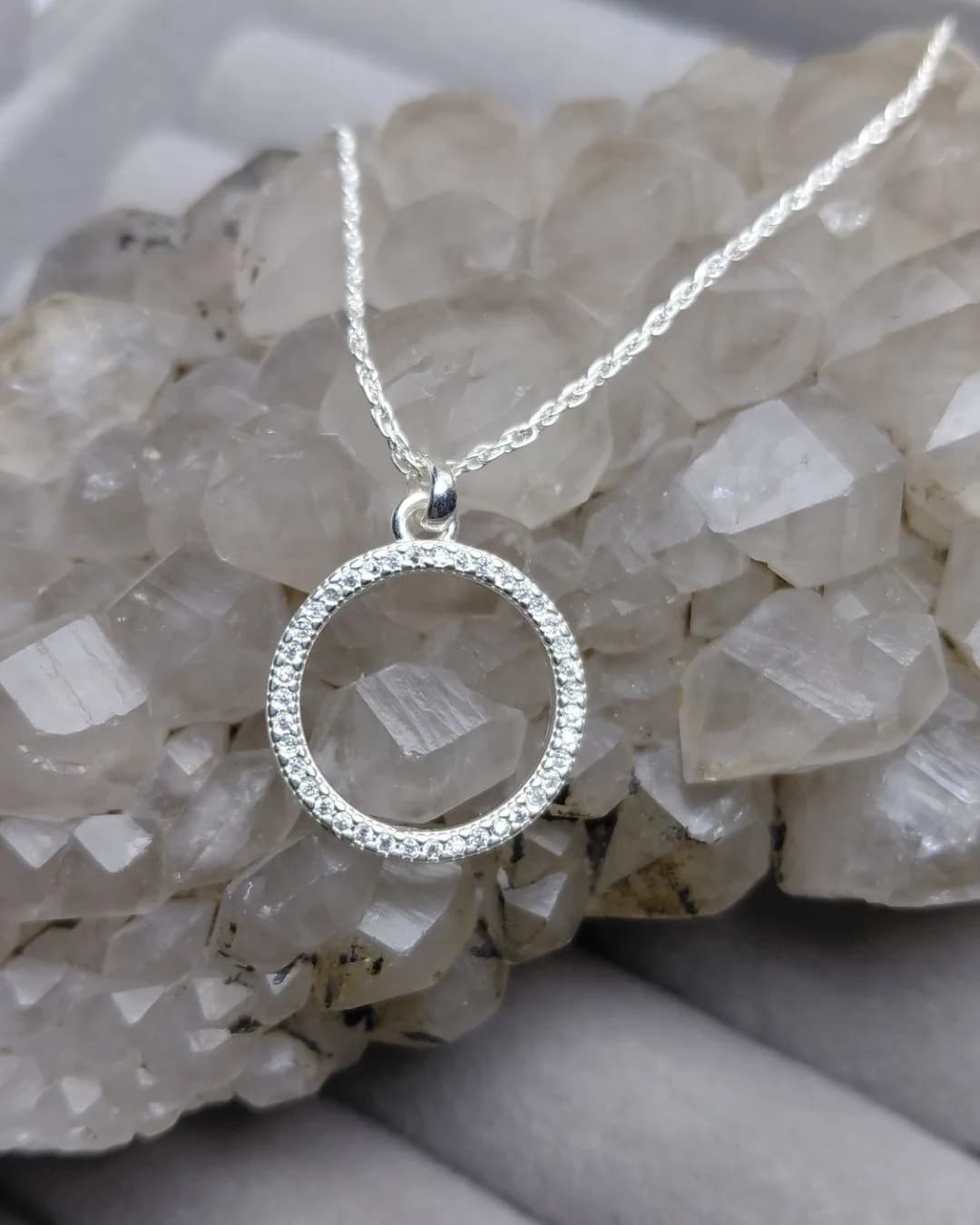 Dije Circulo Circones Plata 925