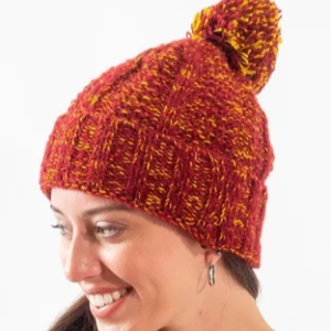 9408 GORRO PARA MUJER DE LANA CON POMPON COMBINADO DE LA MARCA DORYA