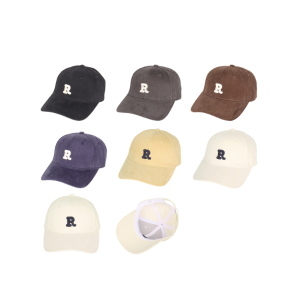 SKU 12UO7483 GORRA CAP UNISEX CON VISERA CURVA, BORDADA CON DETALLE R Y DE MATERIAL DE GABARDINA DE LA MARCA LA CHAPELLE