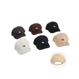 GORRA CAP CON VISERA CURVA Y DISEÑO BORDADO EN OSO POLAR DE LA MARCA LA CHAPELLE. DE MATERIAL GABARDINA