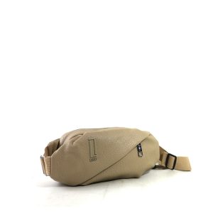 SKU C5053. RIÑONERA PARA MUJER ESTILO URBANA. CONFECCIONADA EN PU. MARCA LEBLÚ.