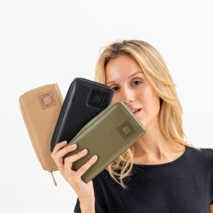 BILLETERA PARA MUJER DE DOBLE COMPARTIMENTO LARGA BAGCHERRY 267053