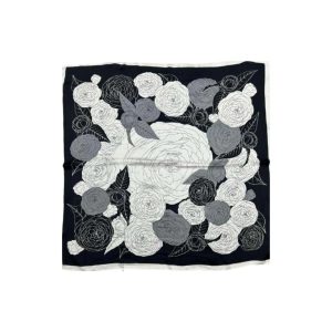 PAÑUELO MUJER CAMELIA NOIR 70X70 T11